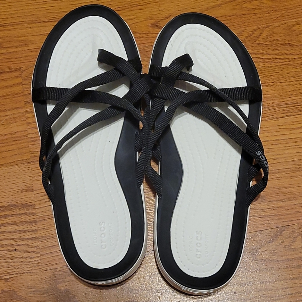 W7 Crocs